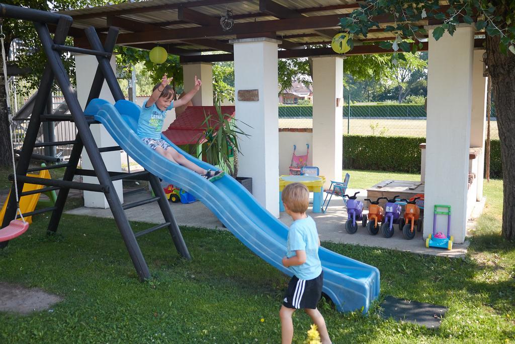 פודרסדורף אם סי Hotel & Restaurant Seehof מראה חיצוני תמונה